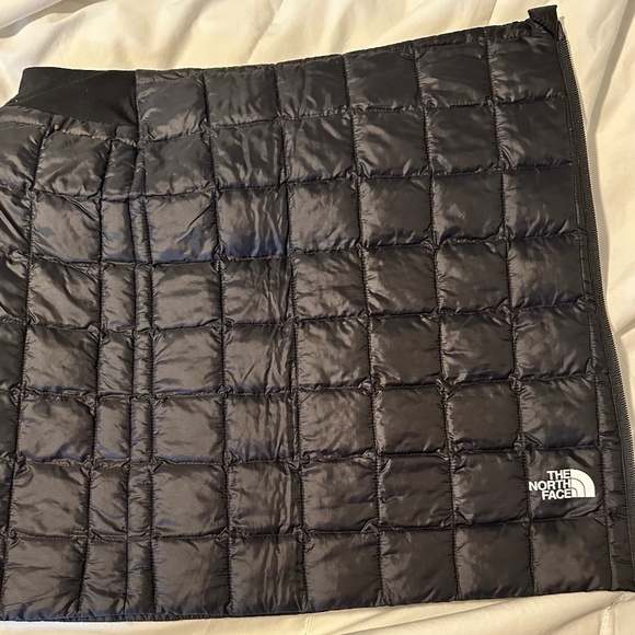 The North Face Insulated full zip skirt - Picture 1 of 3